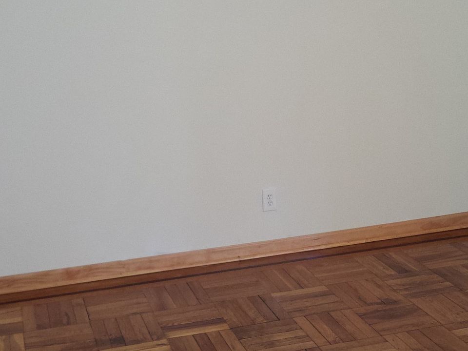 1st image of 1402 E 71st St