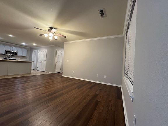 5th image of 1582 N Willowbrook Dr