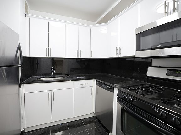 3rd image of 160 E 88th St APT 2D