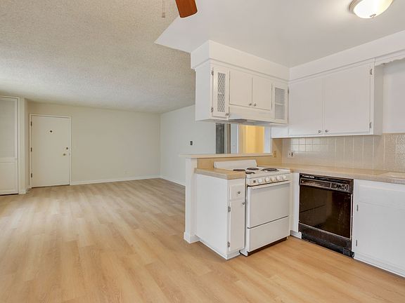 4th image of 1723 S Barrington Ave #4