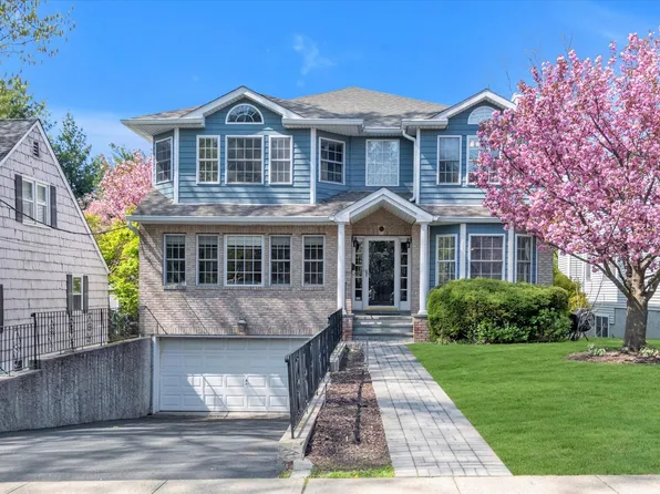 95 Bayview Avenue, Port Washington, NY 11050