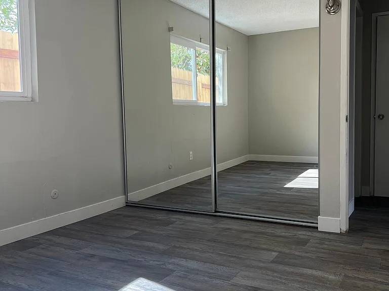 4446 47th St #4 — Photo 7