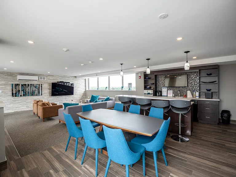 5220 Lakeshore Rd — Photo 1