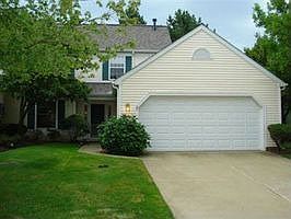 Home for Sale in Willoughby, Ohio $158,900