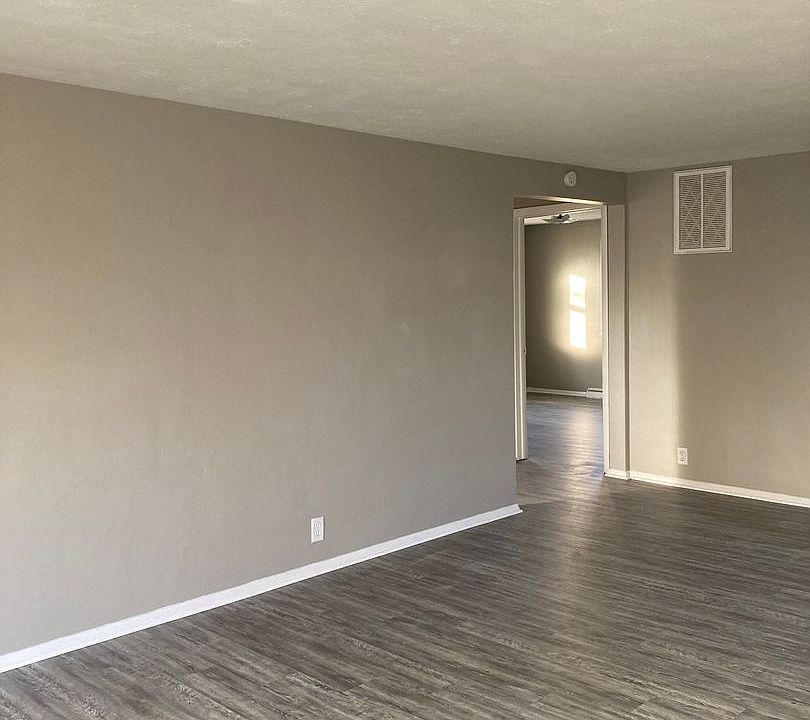 2nd image of 3405 S Ebright St