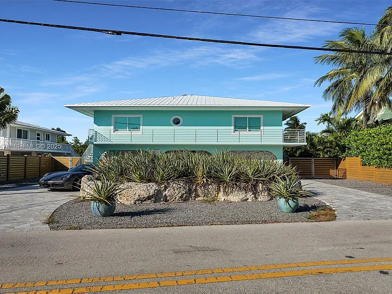 232 W Seaview Dr — Photo 2