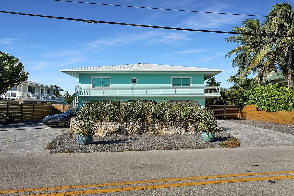 Building Photo - 232 W Seaview Dr