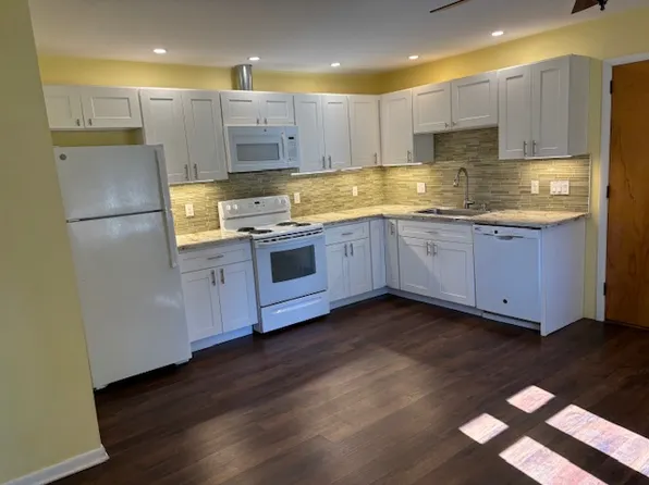 17 Blue Hill Rd, Great Barrington, MA 01230