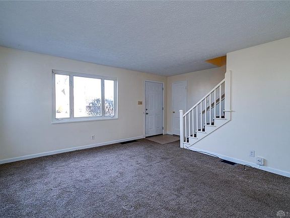 4th image of 372 Wayne Dr