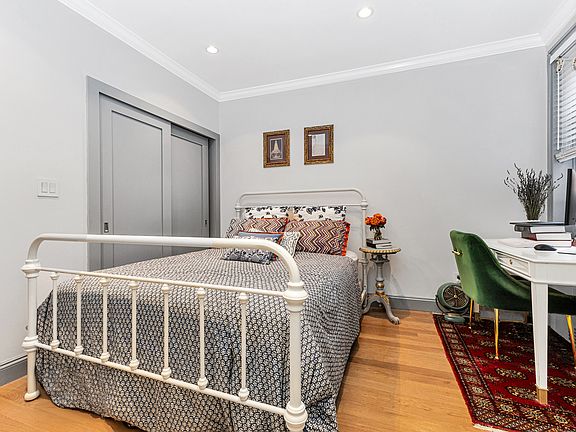 4th image of 421 W 21st St APT 4A