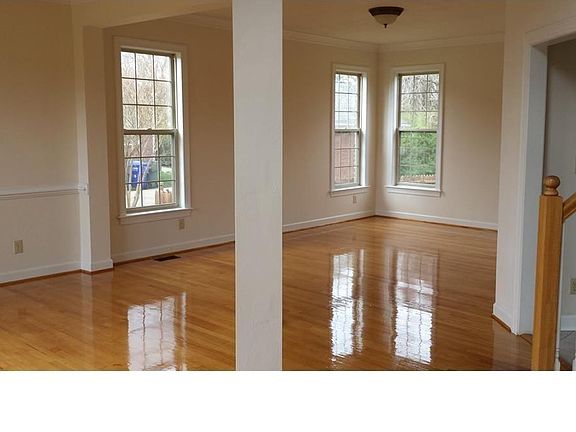 3rd image of 106 Nansemond Pointe Dr