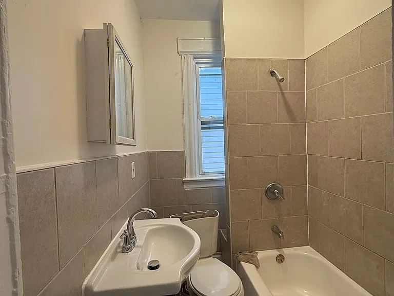 467 S 14th St #2A — Photo 5