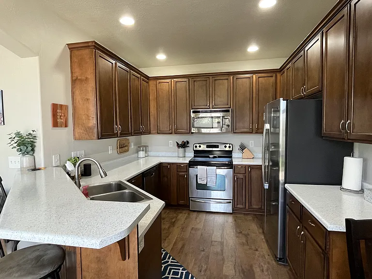 881 Berkeley Dr — Photo 16