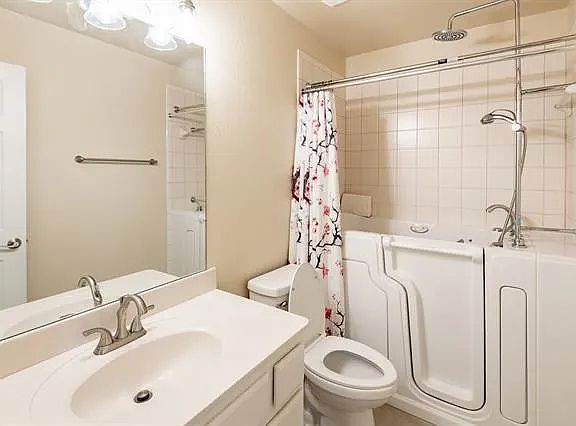 4th image of 901 Witherby Ln