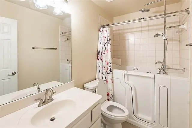 901 Witherby Ln — Photo 4