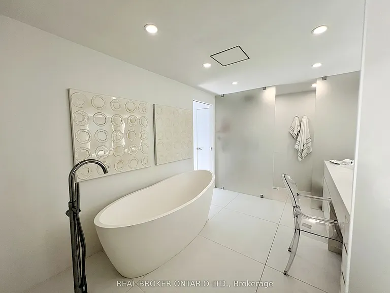 51 Castlemere Cres — Photo 15