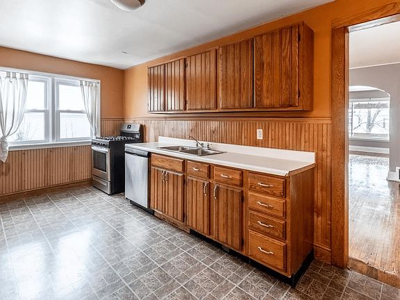 4th image of 85 West Ave #2