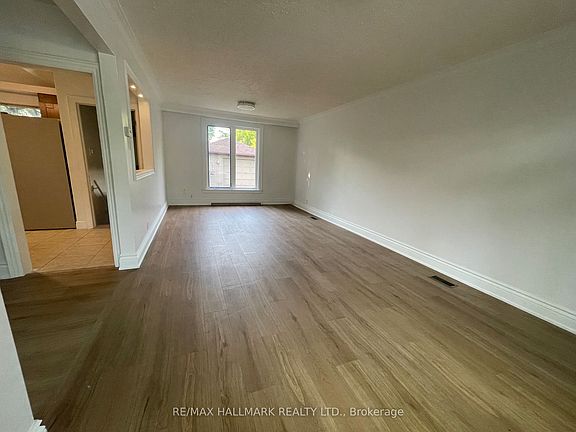 3rd image of 116 Cartier Cres