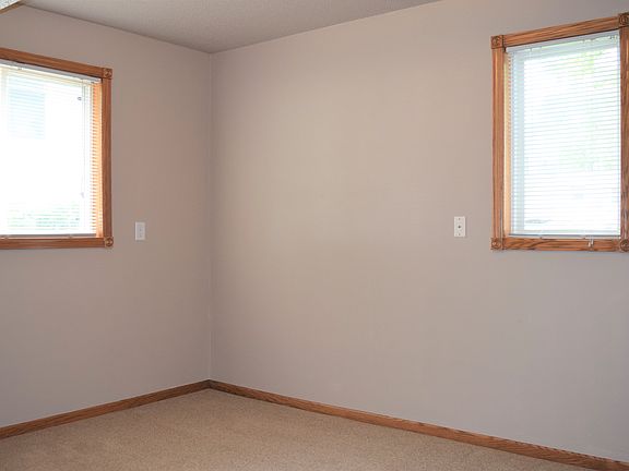 4th image of 304 1st Ave SE #2
