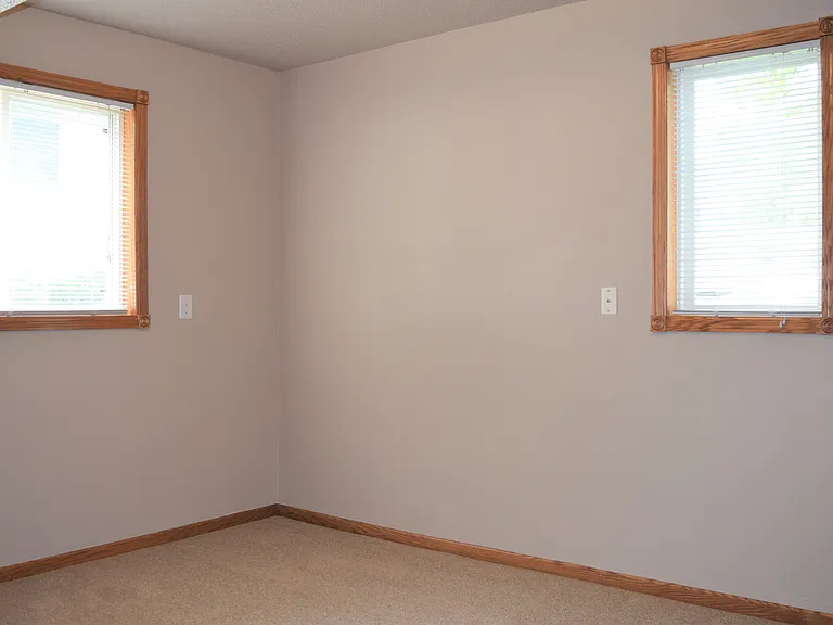 304 1st Ave SE #2 — Photo 4