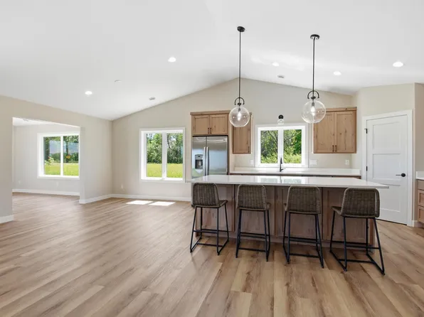 381 Old Glory Dr NE, Alexandria, MN 56308