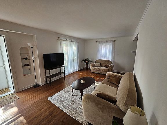 2nd image of 6738 N Drake Ave