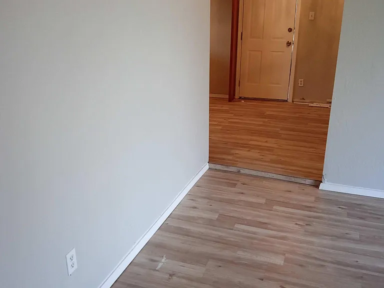 4322 NW Hoover Ave — Photo 14