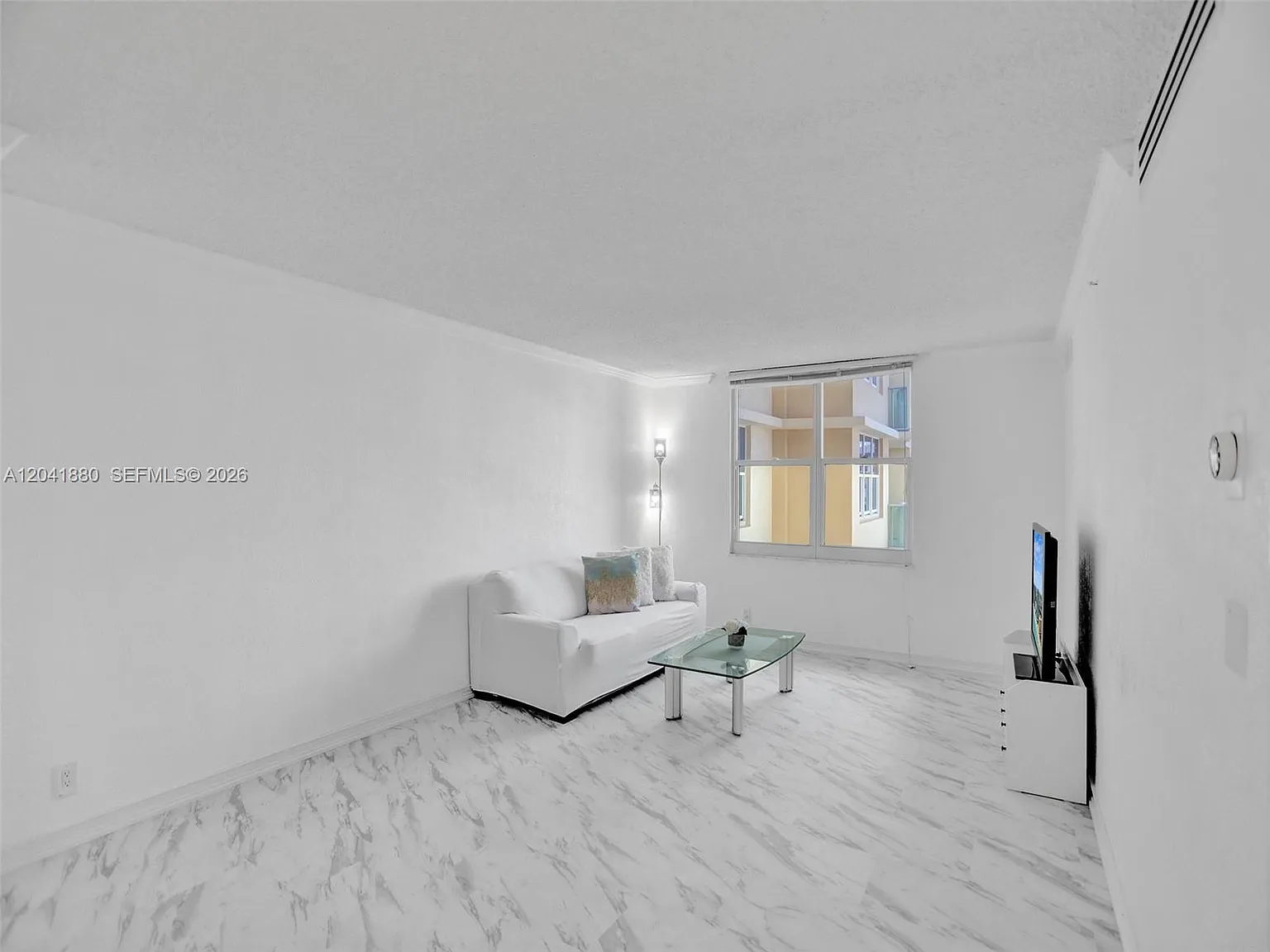 Wave Condo — Photo 4