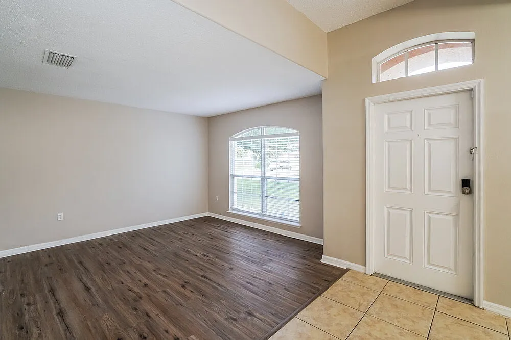 4 bed, 2.0 bath, 2196 sqft, $2,405 — Photo 4
