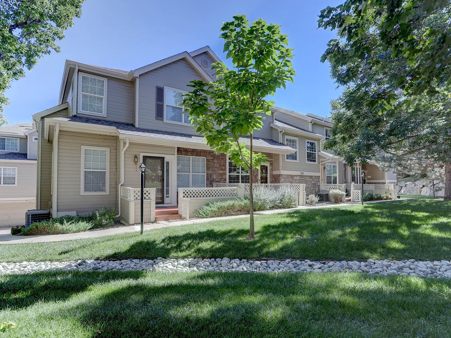 2 bed, 2.5 bath, 1350 sqft, $2,500 — Photo 1