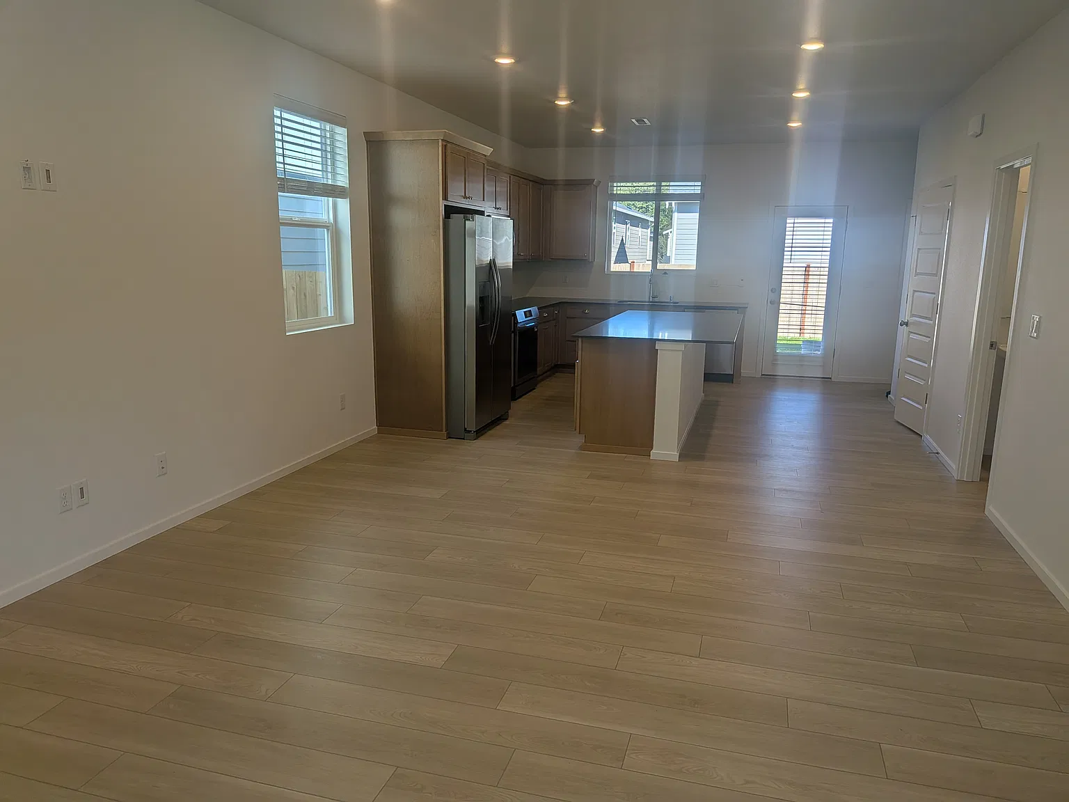 3 bed, 2.5 bath, 1656 sqft, $2,900 — Photo 2