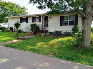1 N Roxbury Dr, Hamburg, NY 14075