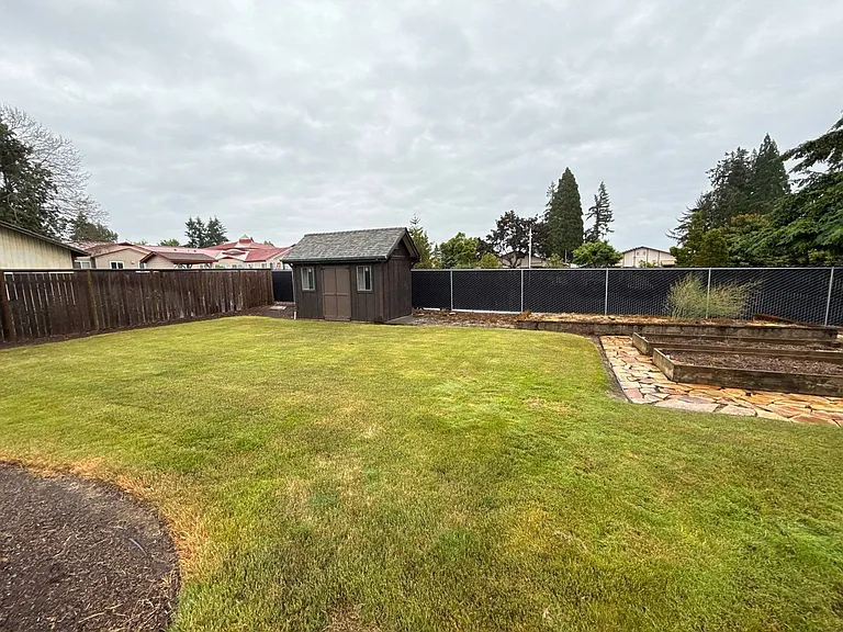 460 SE Conifer Pl — Photo 41