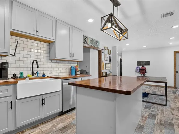 21480 Pioneer Cir, Harrah, OK 73045