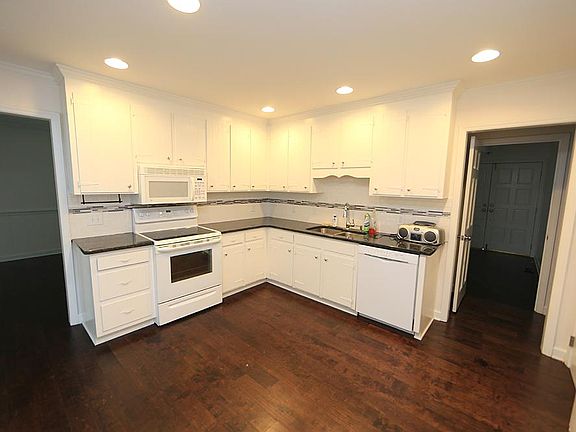 2nd image of 3628 Country Cove Ln