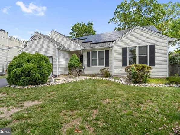 385 Mermaid Dr, Manahawkin, NJ 08050