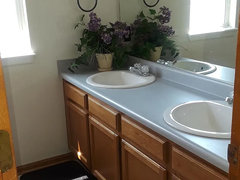Dual sinks in the Master Bathroom