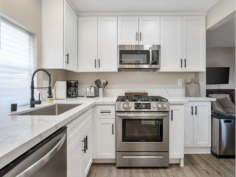 2074 Newton Ave #B — Photo 7