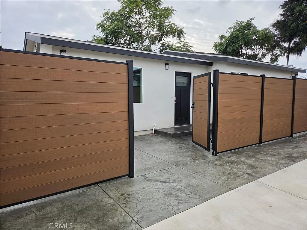 2 bed, 800 sqft, $2,800 — Photo 1