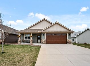 31686 Newport Curv, Lindstrom, MN 55045