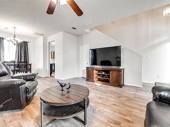 5th image of 3017 Green Vista Ct