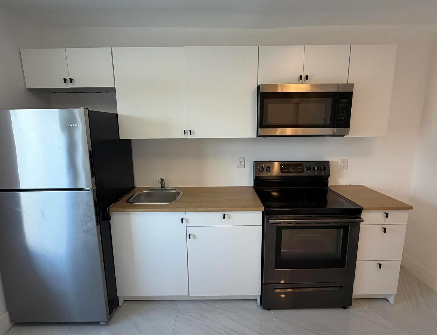 2 bed, 1.0 bath, 749 sqft, $2,400 — Photo 3