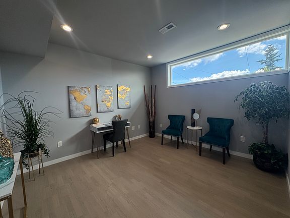 5th image of 4524 12th Ave S #A