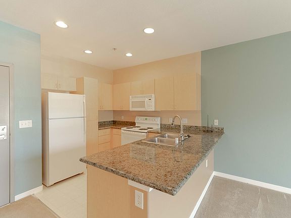 3rd image of 1501 Front St Unit 410
