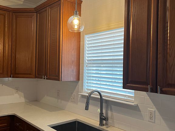 4th image of 7850 Heaton Way