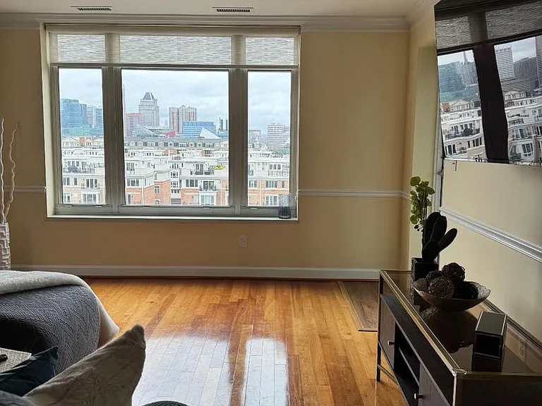 100 Harborview #611 — Photo 5