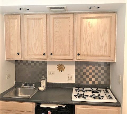 3rd image of 50 W 72nd St APT 202