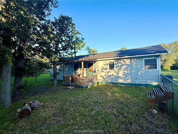 5th image of 401 Chinaberry Ln