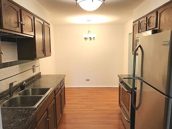 3rd image of 3085 Pheasant Creek Dr APT 103
