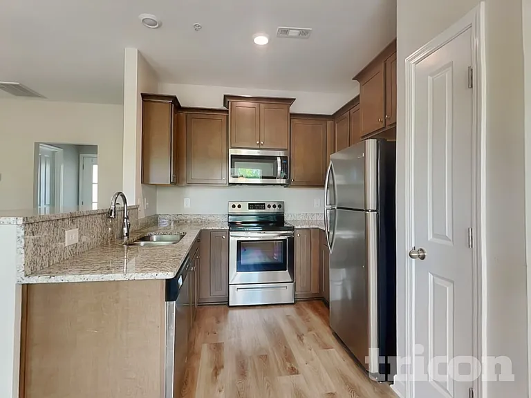 324 Kinsale Dr — Photo 5